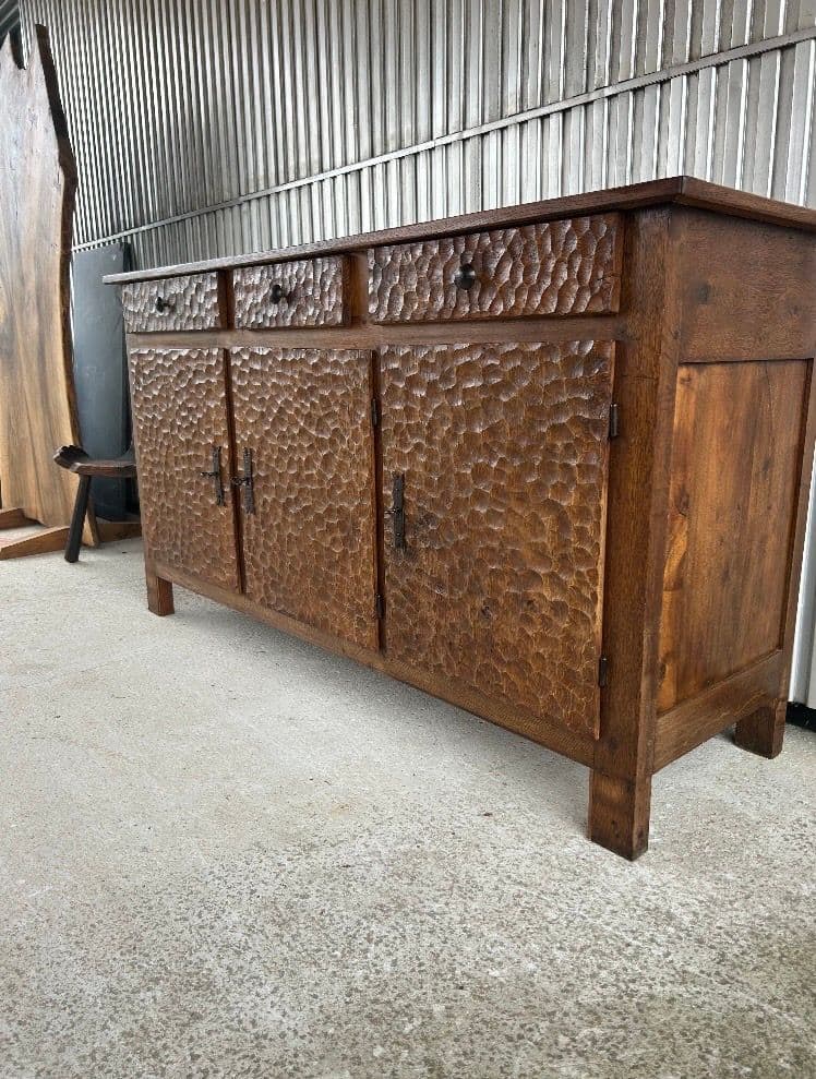Buffet trois portes, trois tiroirs 